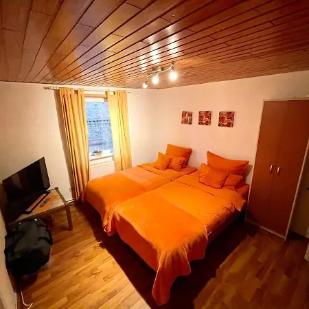 Monteur Mit 3 Schlafzimmer Bis 4 Pers,kueche & 2 Baeder Thiede *