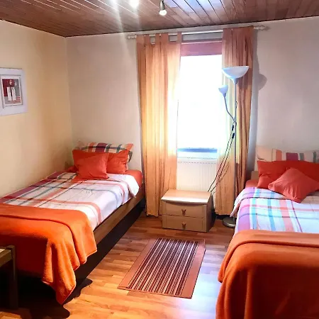 Monteur Mit 3 Schlafzimmer Bis 4 Pers,kueche & 2 Baeder Thiede Salzgitter